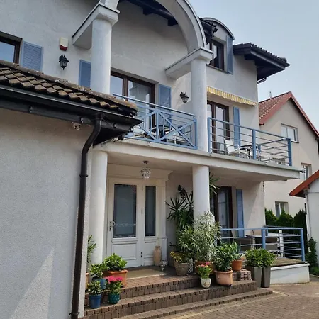 住宿加早餐酒店 Goscinne Plaza *